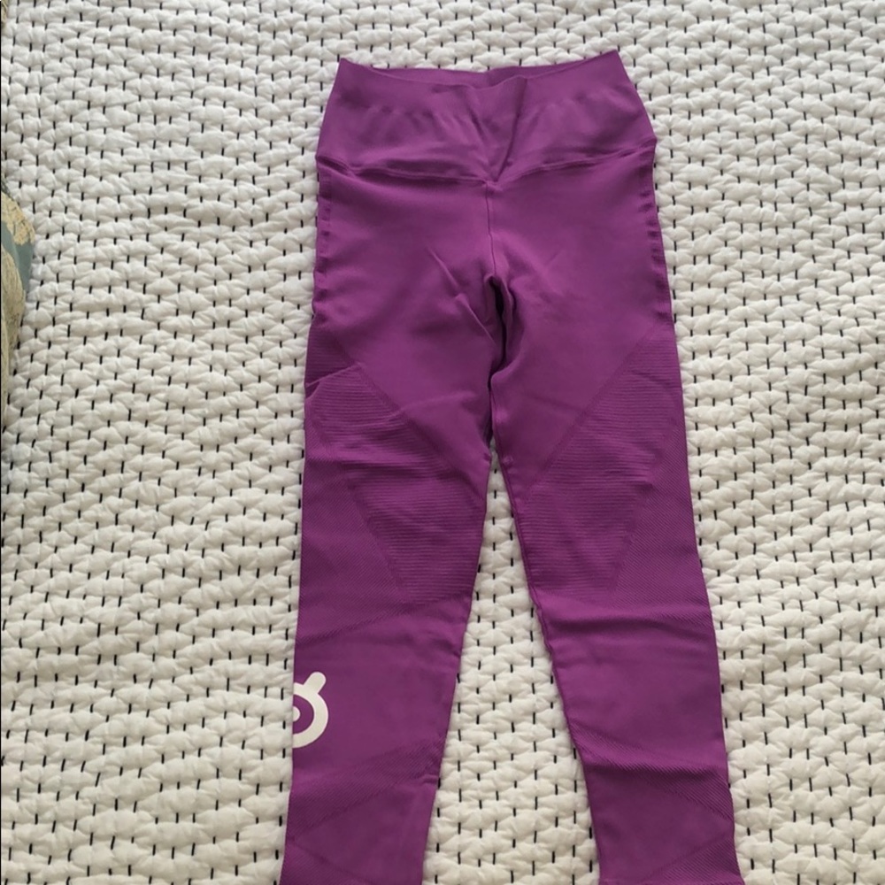 Peloton sz 4 NUX purple leggings